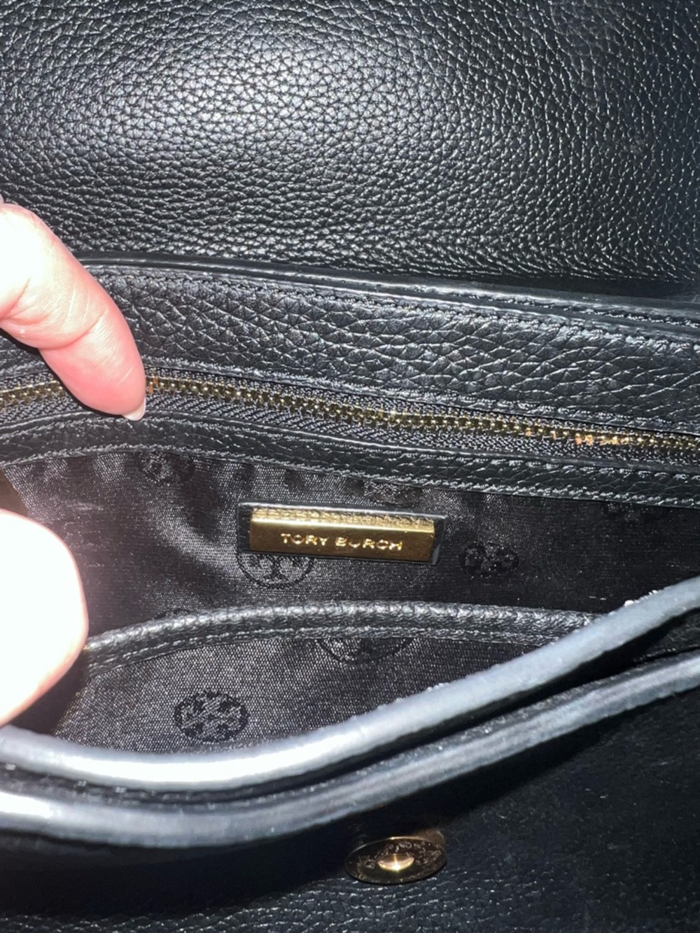 Tory Burch Black Leather Shoulder Bag with Gold Logo Chain - Picture 4 of 10